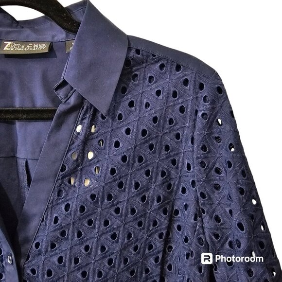 ❤️7th Avenue New York & Company Eyelet Button Up Navy Blue Top - Picture 3 of 5